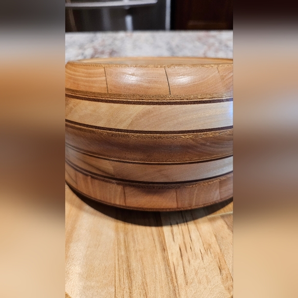 Handcrafted BEAUTIFUL Wood Bowl with Lid - Picture 4 of 4